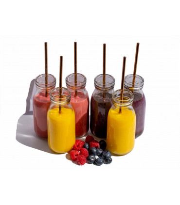 Six bouteilles de smoothie avec les pailles colorées, réutilisables en inox