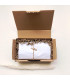 Coffret cadeau écologique pour un bébé avec son emballage en papier kraft