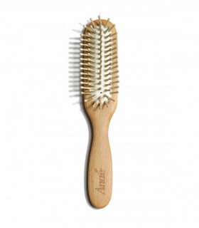 Fine wooden hair brush of Anaé for long hair