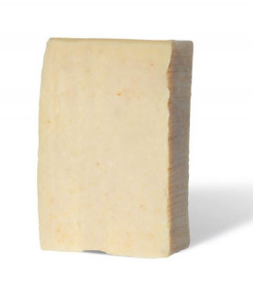Savon solide exfoliant PachamamaHuile démaquillante solide Pachamamaï ovale beige à base de lait de souchet