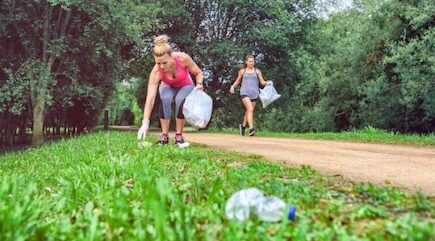 ramassage des déchets en courant